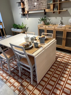 Utställningsexemplar – Ardre slagbord med skivor i gotländsk kärnvirke