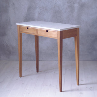 Köp Ala två lådor i massi ek med kalksten i måtten 80x35x73 cm hos G.A.D